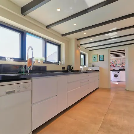 Amazing With Panoramic Views *