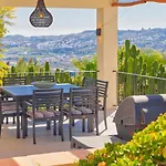 Amazing With Panoramic Views Willa *